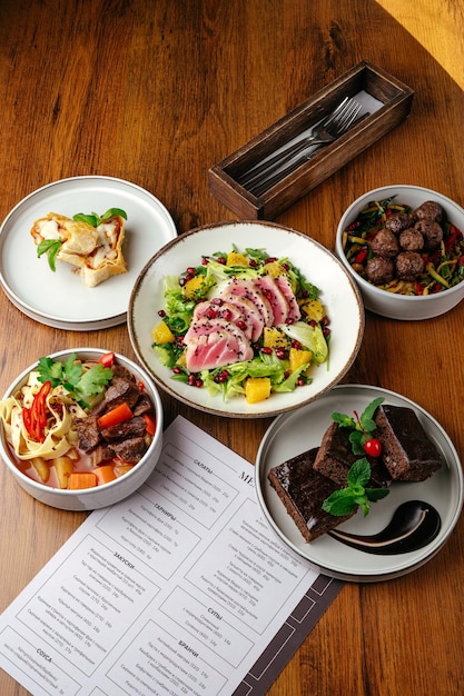 Výber jedál na stole